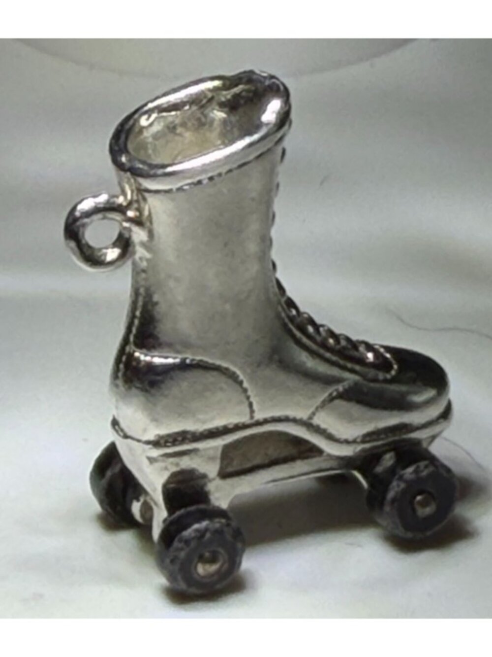 Vintage Roller Skate Charm Movable Wheels 3D Figural Silver Tone Bracelet Unmark - Picture 2 of 4
